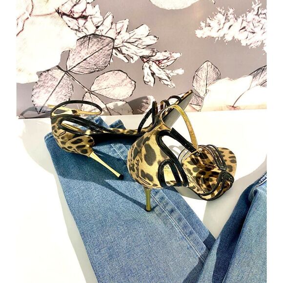 Guess Gwokanarra Ankle Strap, Open Toe Heels - Picture 2 of 9